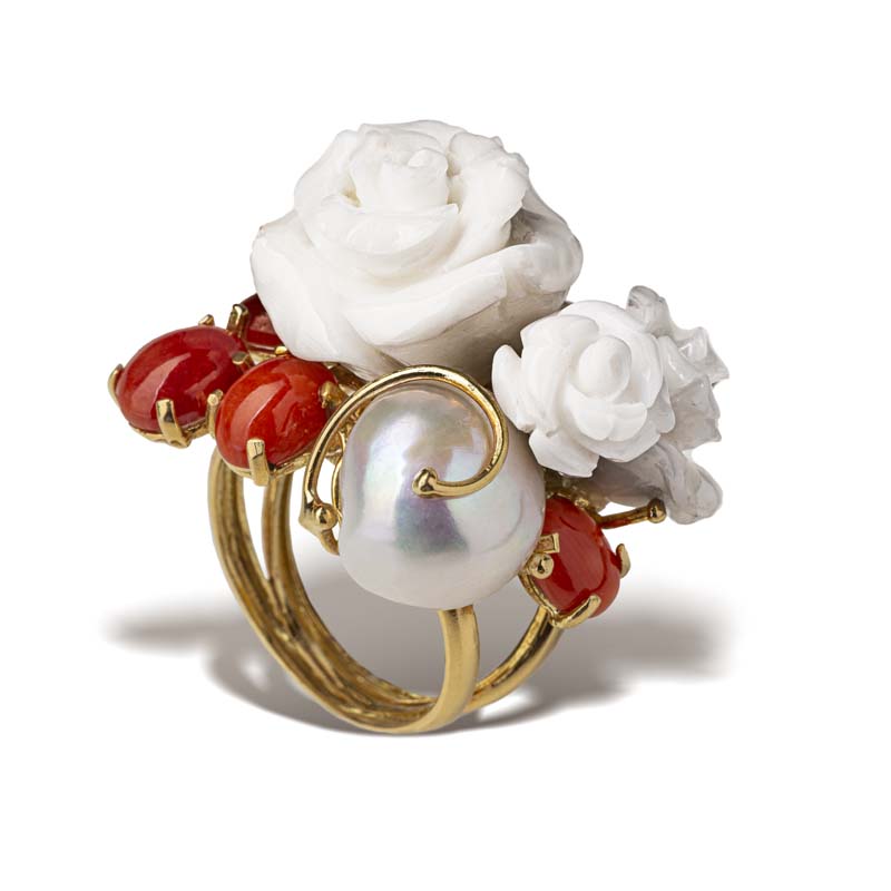 gioiello anello creazione artigianale in corallo e oro - bottega arte orafa zappalà siracusa